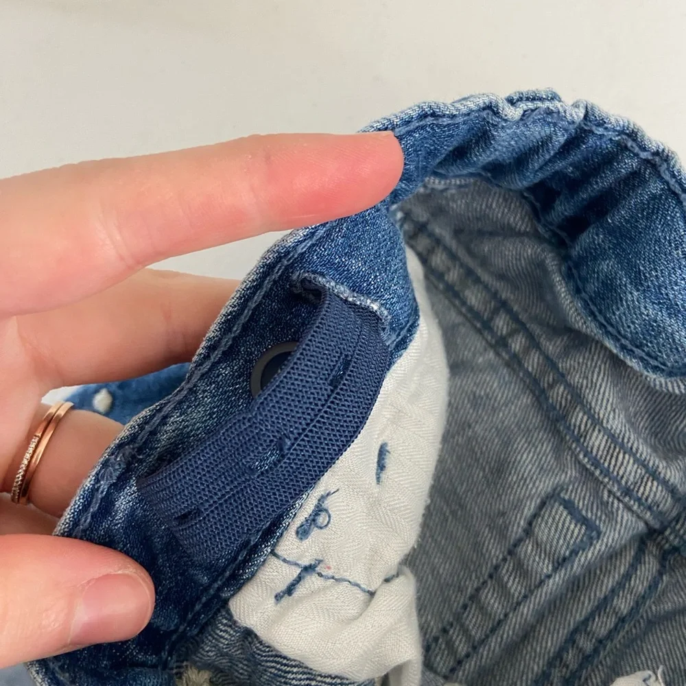 Baby GAP girl’s medium wash denim floral embroidered girlfriend jeans‎ 4 years